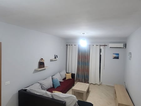 Apartment 2+1 for rent, at the beginning of Jordan Misja street near Gener 2 (behind the Supreme Court). Price: 550,000 lek.