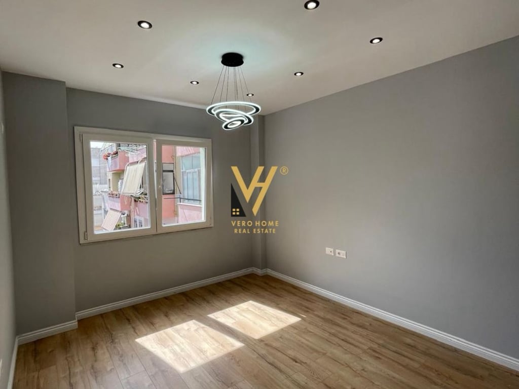 VENDESI APPARTAMENTO 1+1 A 5 MAJI 118.000 EURO