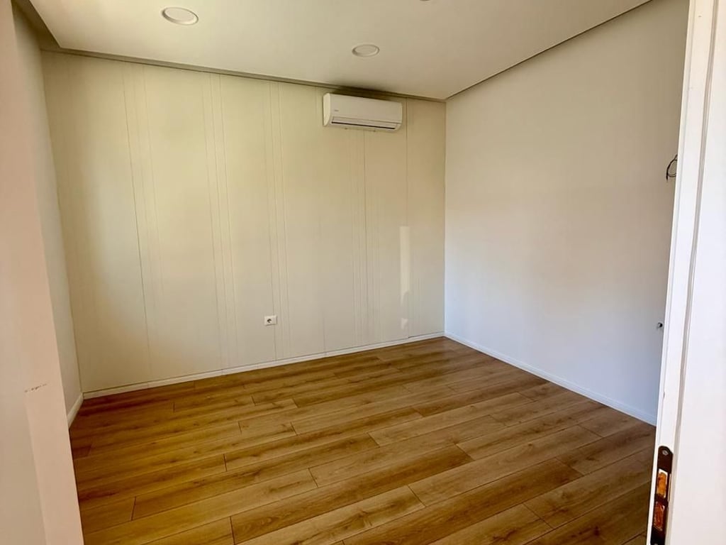 Vilë - Për Qira - Komuna e Parisit, Tiranë