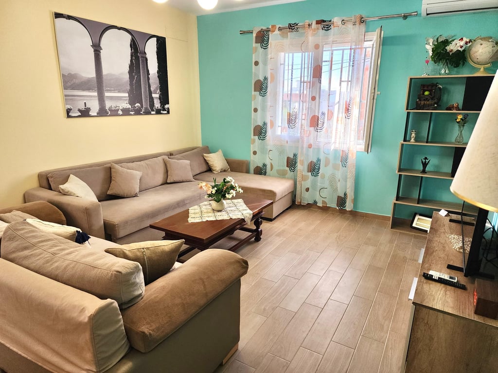 Me Qera: Vile 2 Kateshe *PRIVATE* (📍 Vilat Gjermane, Kompl.Grande, pa vajt ) Me Oborr te Madh dhe Tarrace - Super Pamje