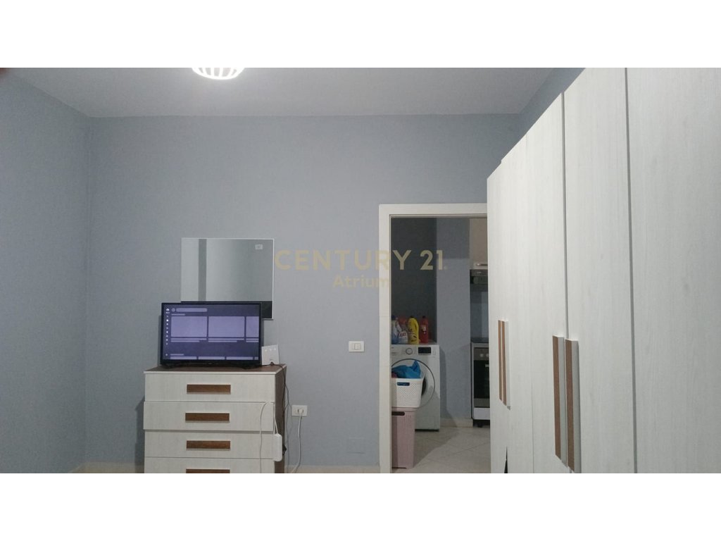 SHITET APARTAMENT 1+1 (LEHTESISHT I KONVERTUESHEM NE 2+1) NE FRESK PRANE FURRE BUKE EUROPA !