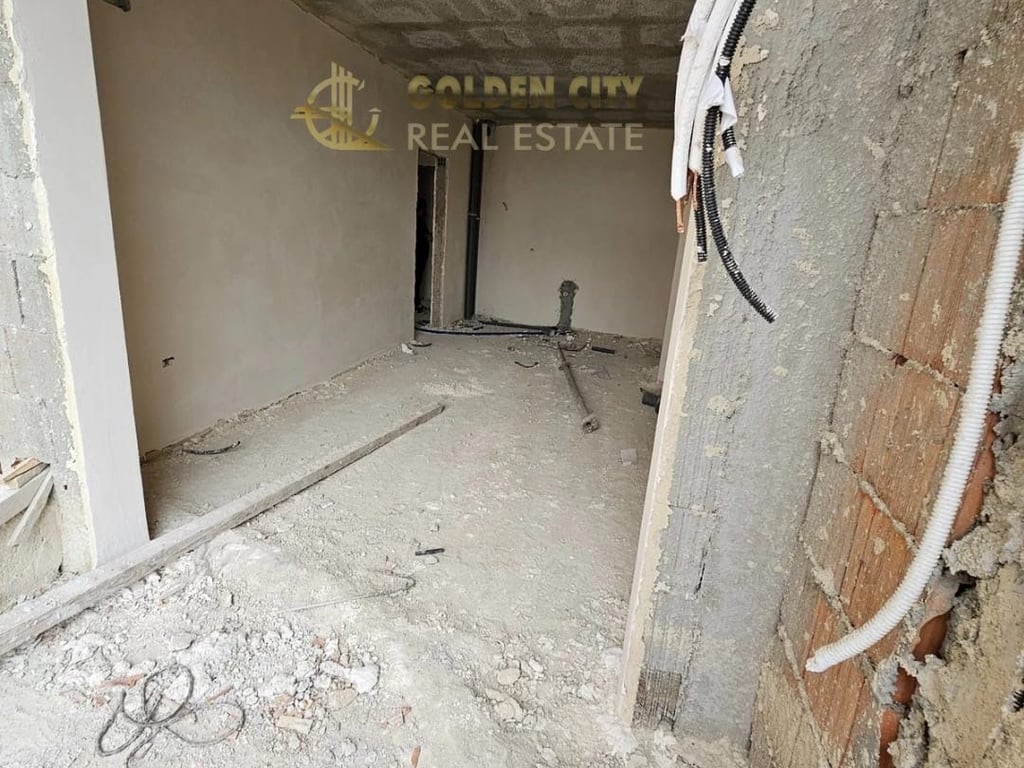 Shitet Apartament 1+1