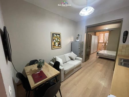 Apartament me qera 1+1 Tek Komuna e Parisit (ID B210908) Tirane.