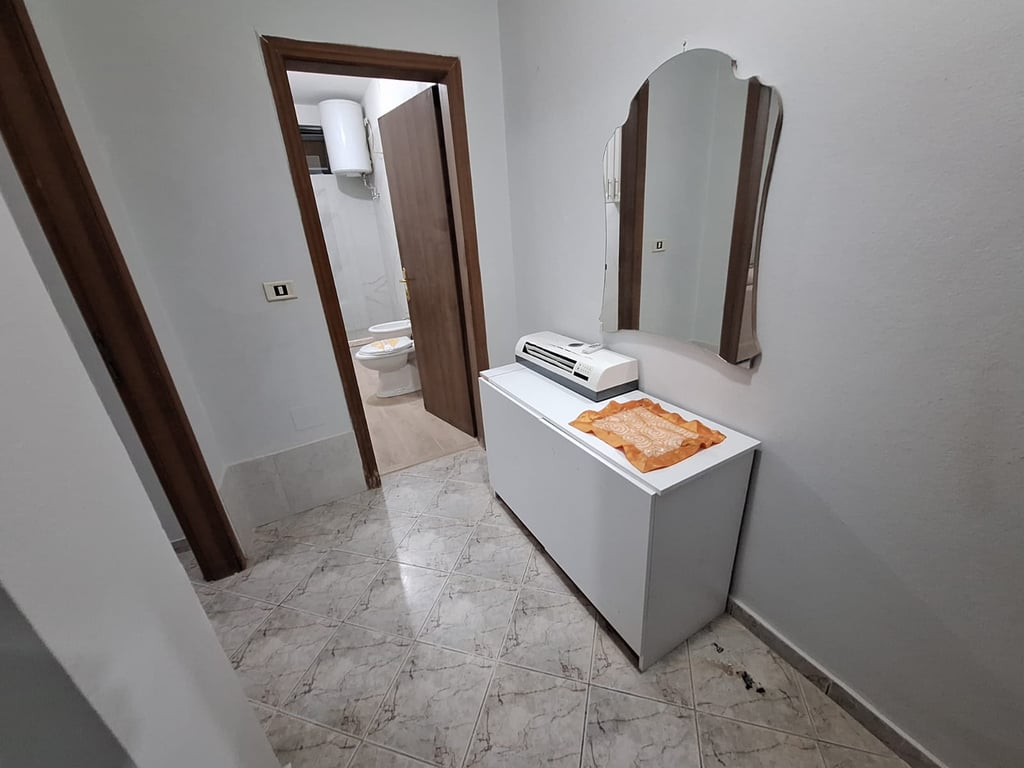 Apartment 1+1 for rent, Shkoza Roundabout, first station of the factory. Price: 350,000 lek.