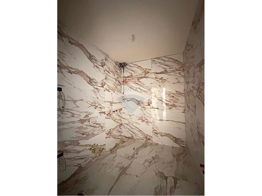 Shitet apartament 1+1 te Galeria Roma