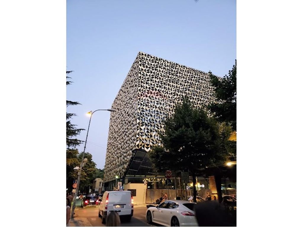 Mundesi e mire investimi , shitet biznesi