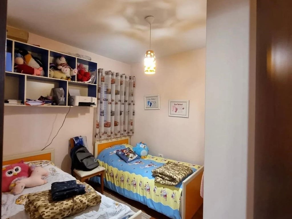 Jepet me qera Apartamenti 2+1 , Fusha e Aviacionit , prane bar malboro Cmimi: 500€uro