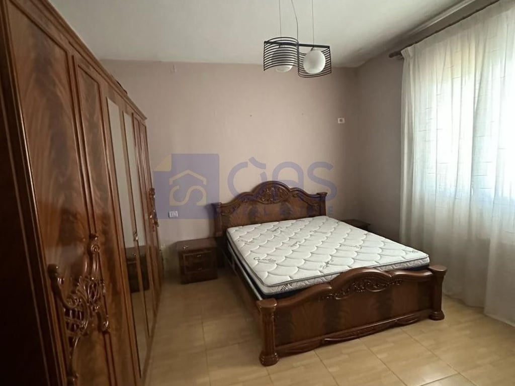 Apartment 3+1 for rent at Siri Kodra 650 euros.