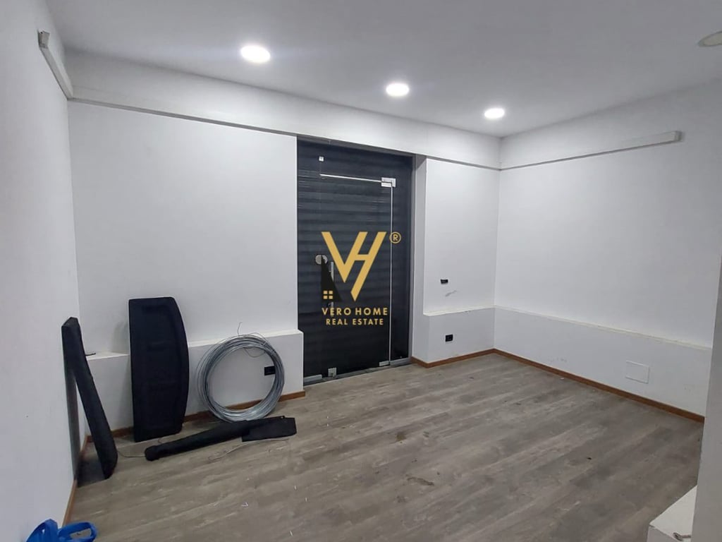 SHOP FOR RENT 100 M2 IN VASIL SHANTO 1,500 EURO