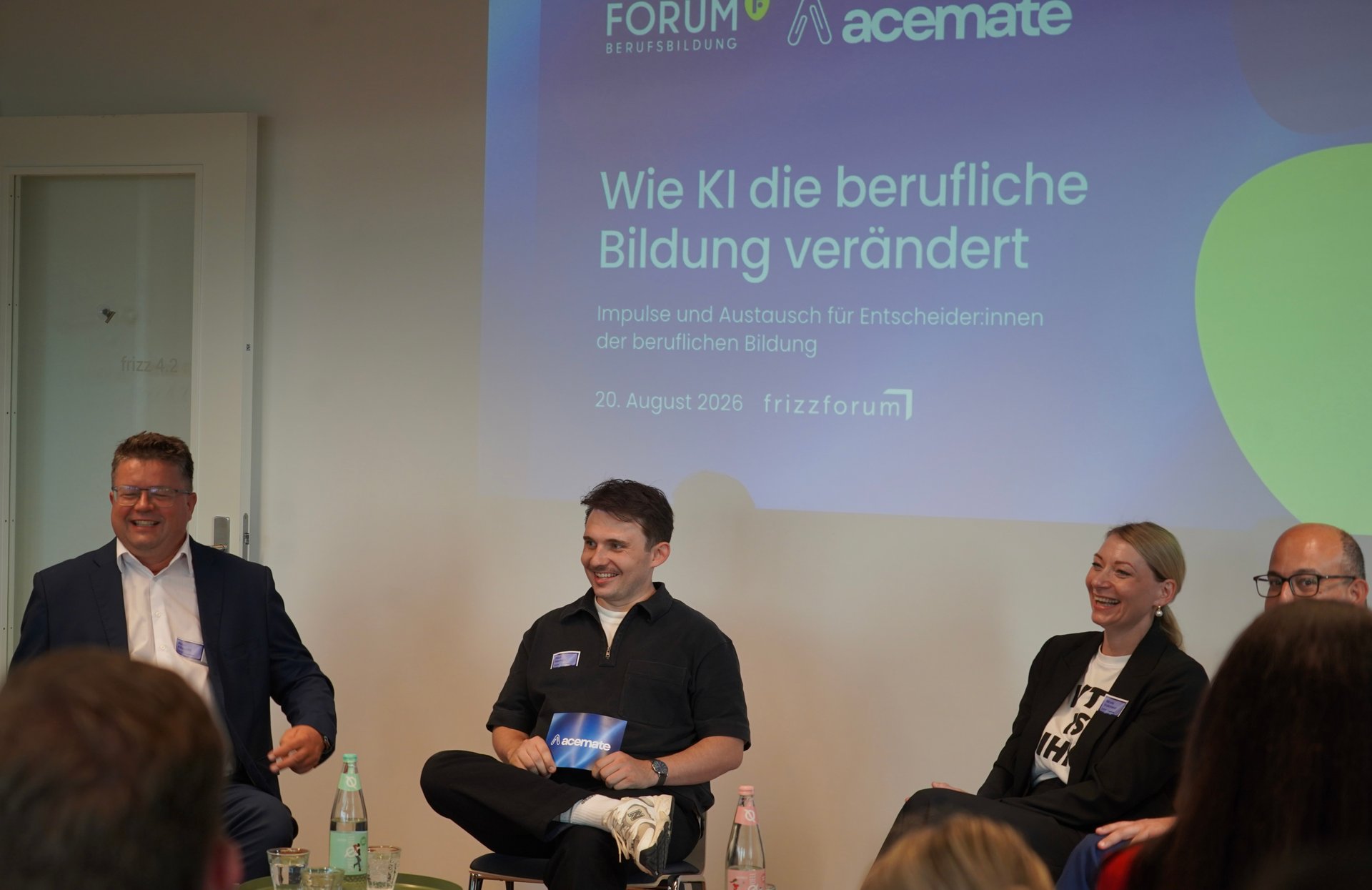 Panel mit Nicole Volkmann (IHK Berlin), Maziar Arsalan (Deutsche Weiterbildungsgesellschaft) und Peter Albrecht (GEBIFO), moderiert von Paul von acemate