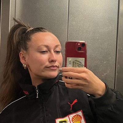 Pauline, Communication
