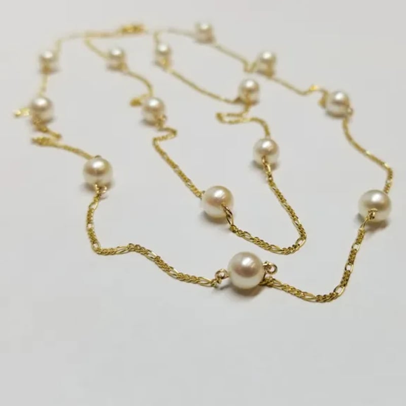 Multi-necklace with pearls