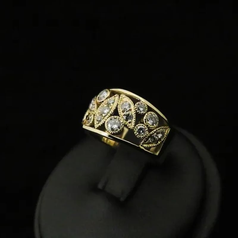 Clustered diamond ring