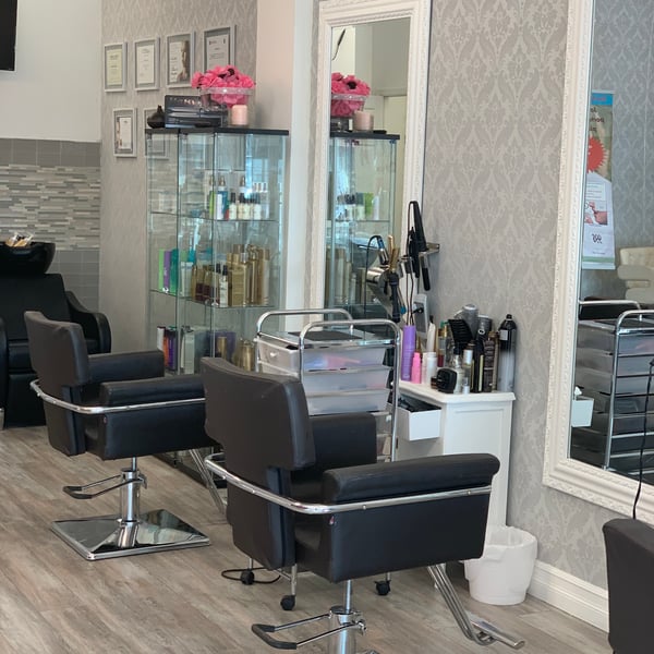 Stations de coiffure de Mez Studio Beauté