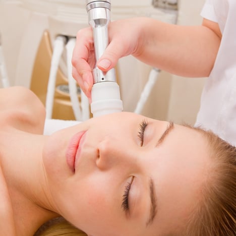 Services d'épilation à des traitements au laser