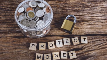 security lock, full coins jar