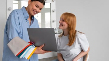Colorimetry specialist with clients and exchanges of colored fabrics
