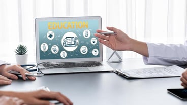 Elearning website with sofware for student to study on the internet brisk