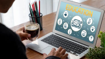 Elearning website with sofware for student to study on the internet snugly