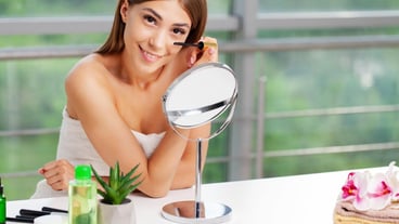 Pretty Woman applies makeup in the bathroom of an elite apartment.