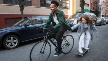 Young people using sustainable mobility