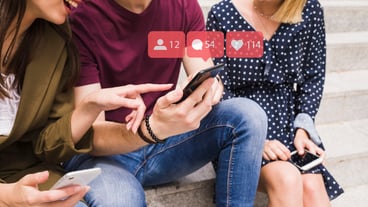 A friend who approaches the man via the social network notification icons on her cell phone.