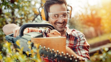 Hedge trimmer works
