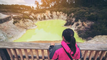 Tourist at Devil's Cave Pool in Rotorua