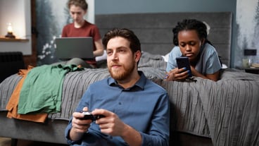 Medium shot roommates in bedroom
