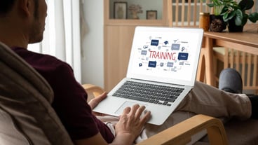 Elearning website with sofware for student to study on the internet snugly