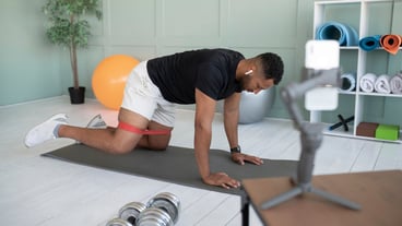 Full shot man training on yoga mat