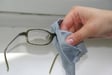 Puss brillene med billig vindusspylevæske