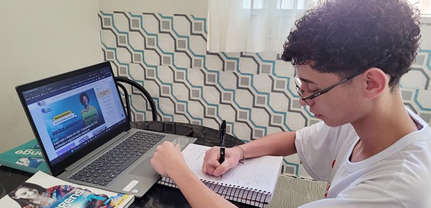 jovem-aula-escola-bbaa-27a9a56158a4