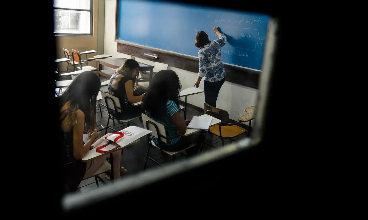 sala_de_aula_escola_preofessor_0647040820