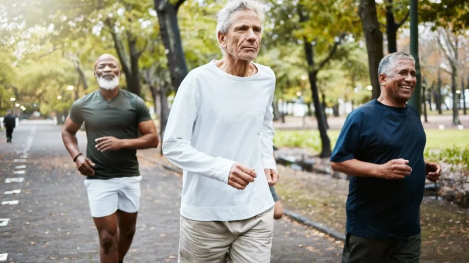 idosos-correndo-scaled-960x540