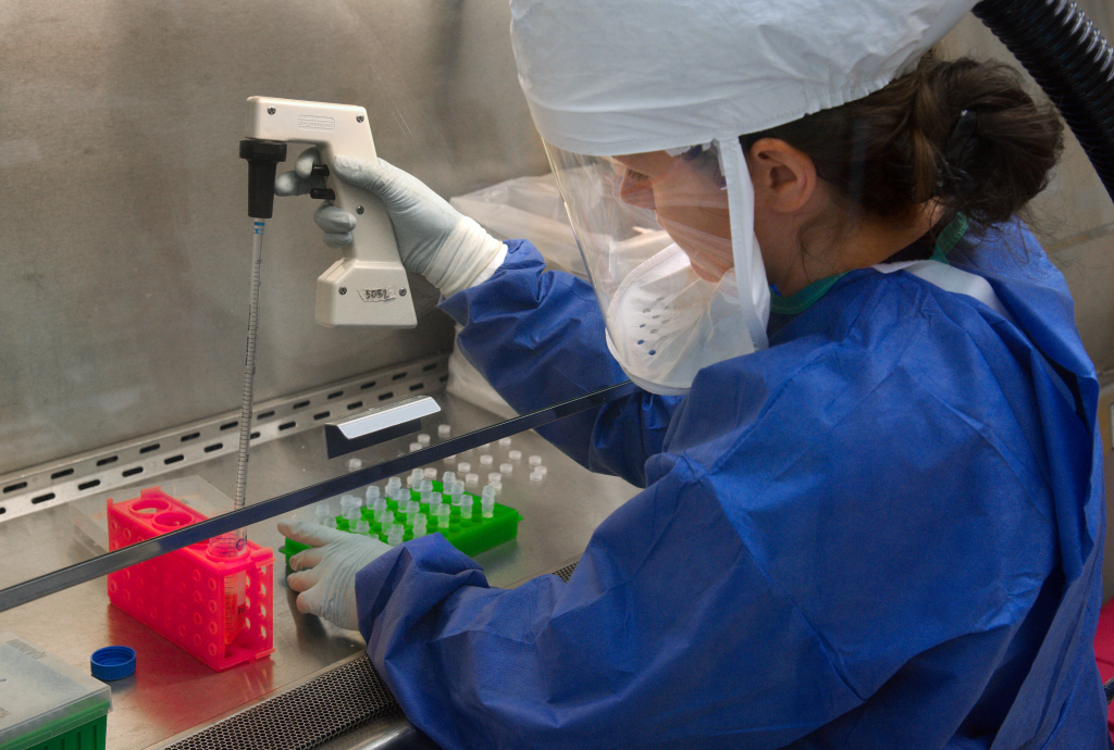 virus-doenca-cientista-33335