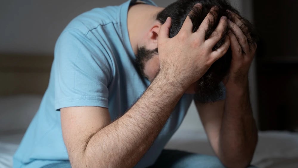 homem_depressao_tristeza_352