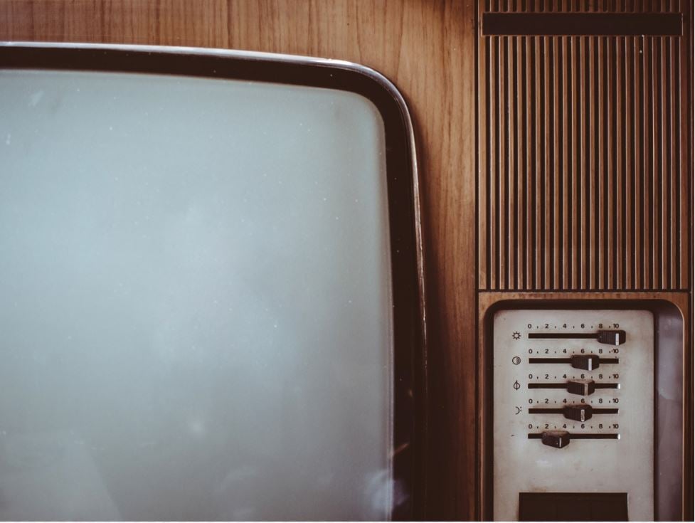 old_vintage_tv_screen_wood_knobs_settings-746121