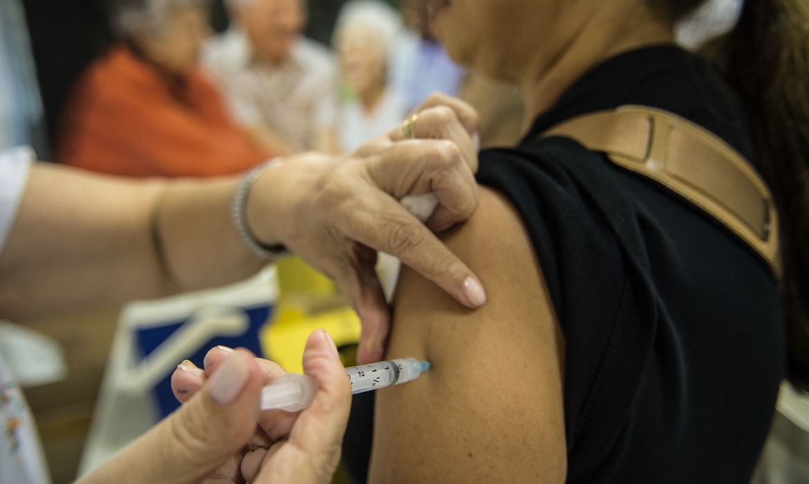 912444-agencia brasil_dia d_vacinação contra a gripe_mcam-1