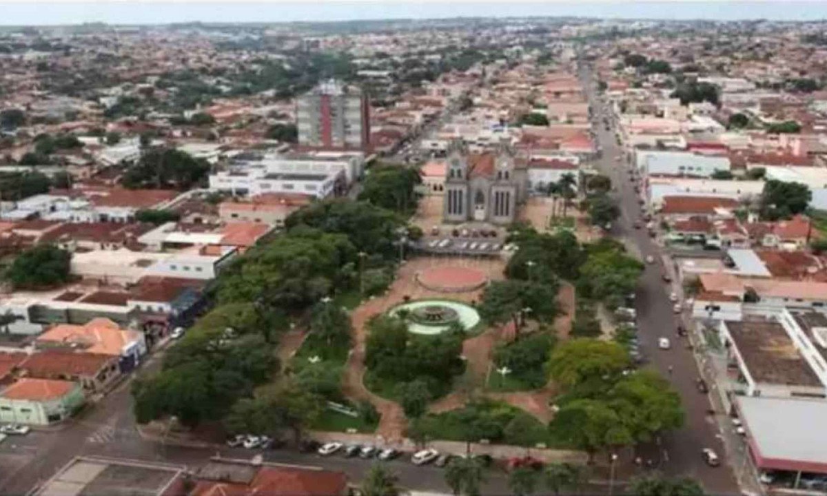 1_cidade_de_mg_registra_27_tremores_de_terra_este_ano__saiba_qual-38434163