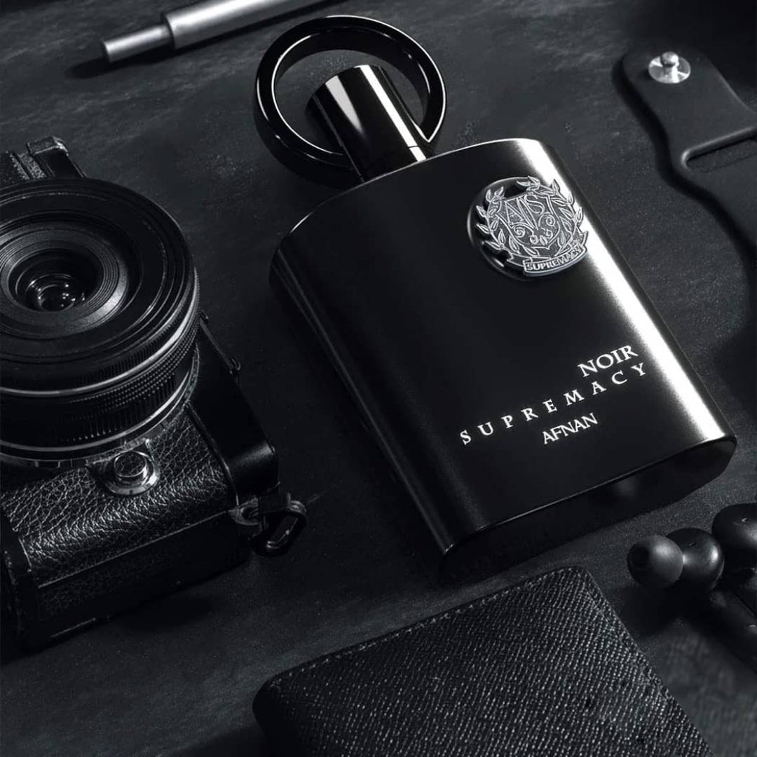 Gaya hidup lelaki Malaysia dengan Supremacy Noir Afnan perfume dark woody amber sesuai dinner night