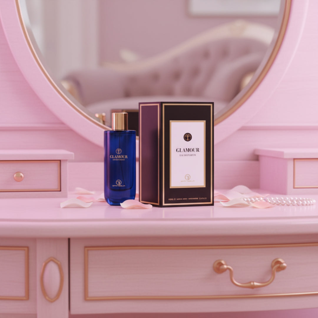 Glamour Woman di meja solek, lighting pink lembut