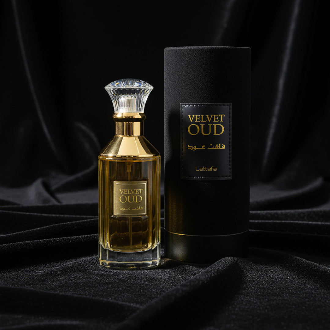 Velvet Oud Lattafa atas velvet hitam, vibe mewah maskulin Malaysia