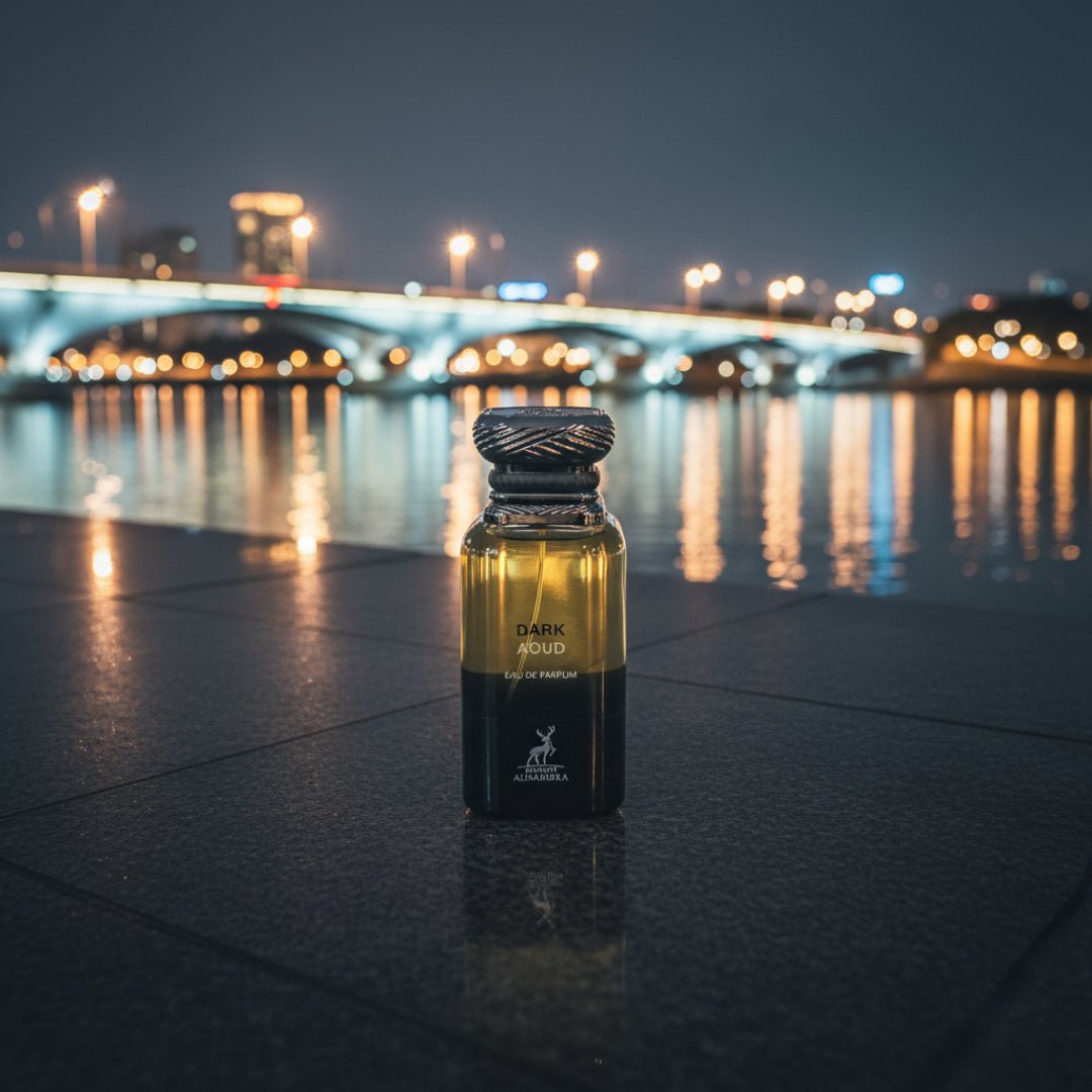 Dark Aoud di boardwalk Putrajaya malam, vibe elegan lelaki Malaysia