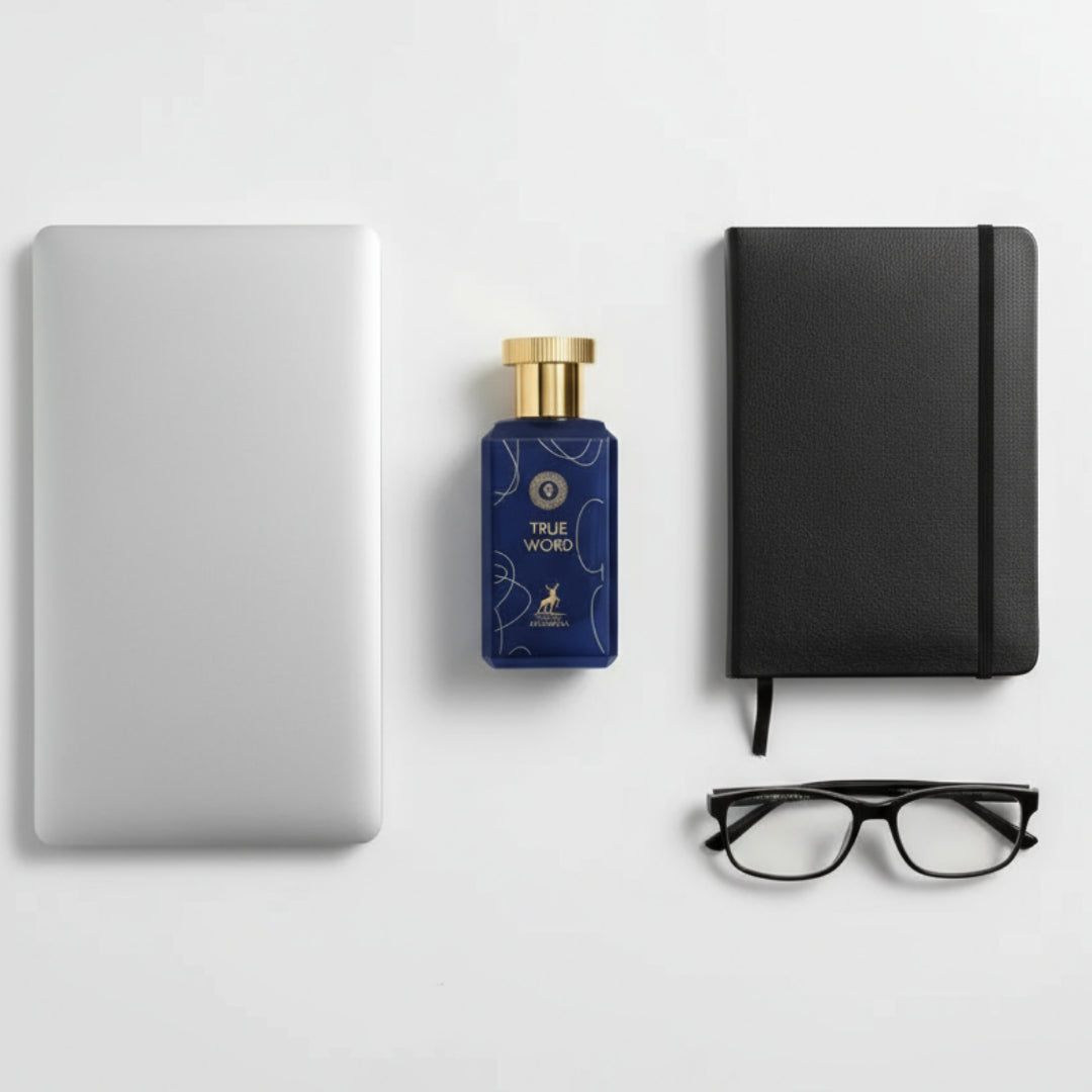 True Word atas meja pejabat lelaki Malaysia