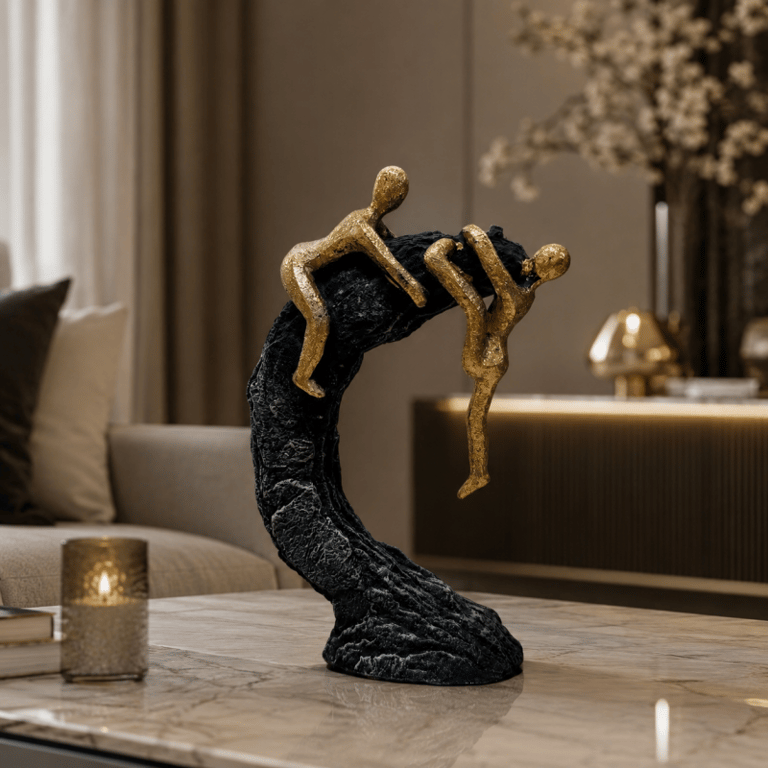 Escultura Decorativa “Superação e União”  Dourado e Preto