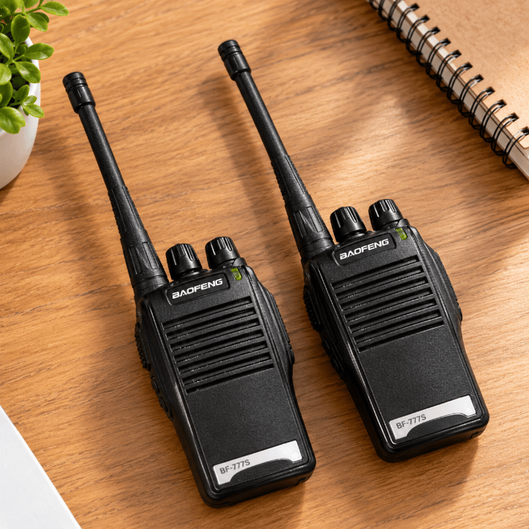 Kit 2 Rádios Comunicadores Walkie Talkie UHF 16 Canais com Bateria Recarregável Antena Removível Fone e Carregador