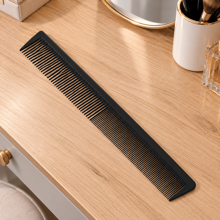 Pente Profissional de Carbono Antiestático 21,5cm para Corte de Cabelo Antifrizz com Dentes Finos e Largos 