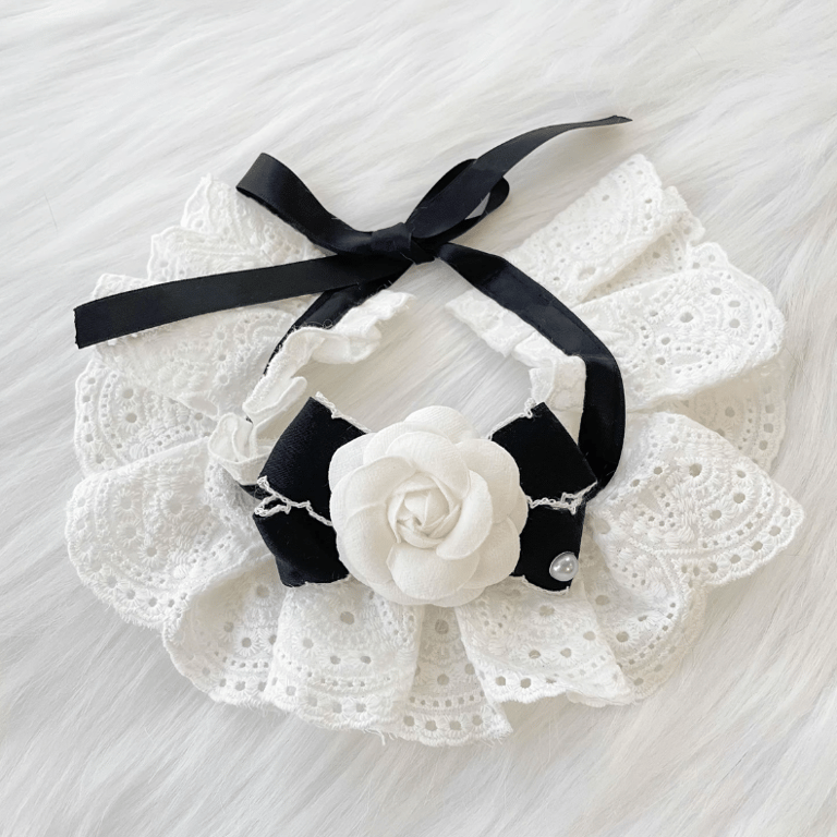 Babador  Pet Elegante Com Renda Laço E Flor Decorativa Tamanhos PP ao G