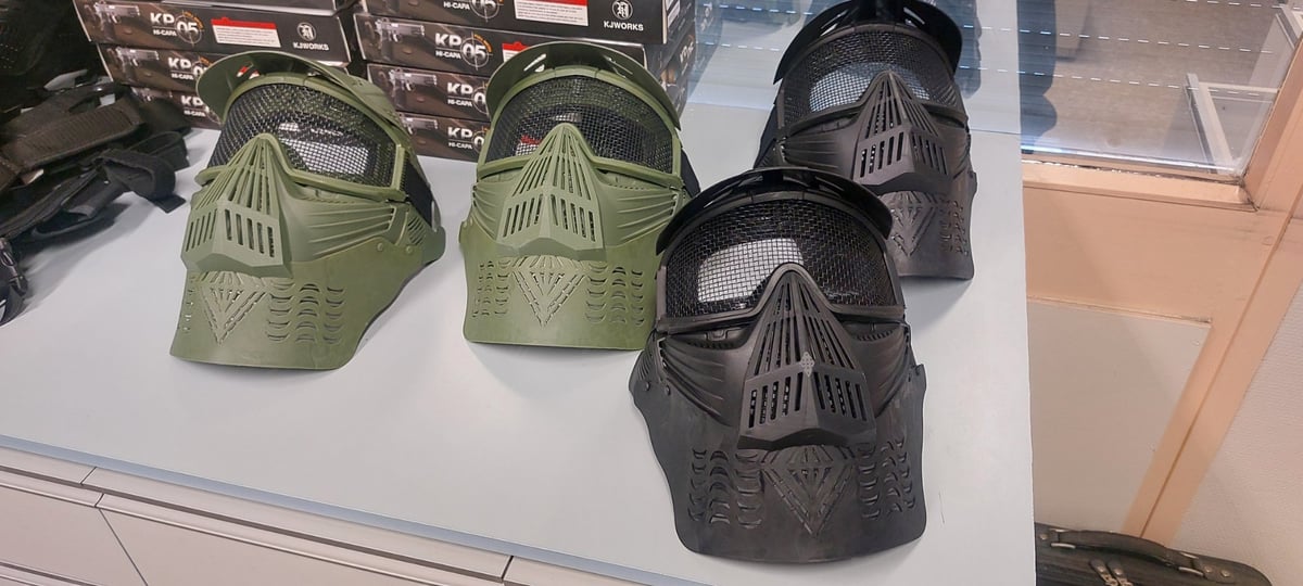 4 casques de protections